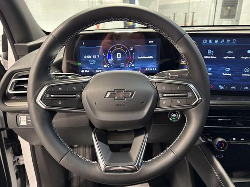 Summit White 2026 Chevrolet Traverse LT