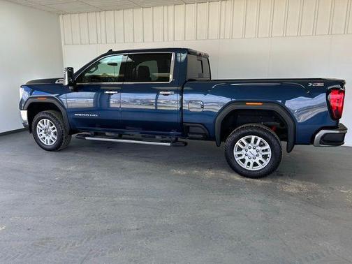 Pacific Blue Metallic 2021 GMC Sierra 2500 SLT
