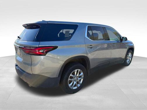 Sterling Gray Metallic 2023 Chevrolet Traverse LS
