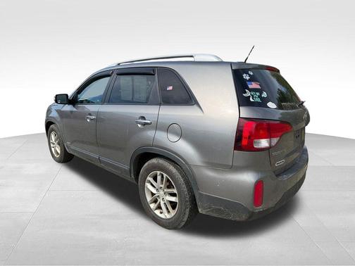 Titanium Silver 2014 Kia Sorento LX