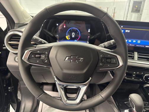 Mosaic Black Metallic 2026 Chevrolet Trax FWD ACTIV