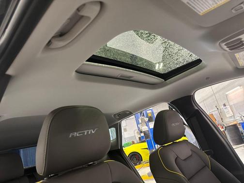 Mosaic Black Metallic 2026 Chevrolet Trax FWD ACTIV