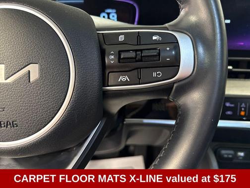 Glacial White Pearl 2023 Kia Sportage X-Line