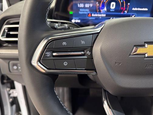 Polar White Tricoat 2027 Chevrolet Traverse LT