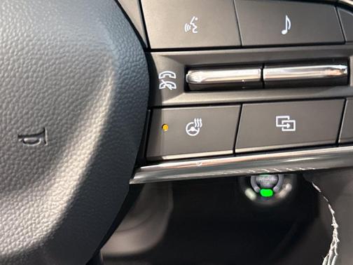 Polar White Tricoat 2027 Chevrolet Traverse LT