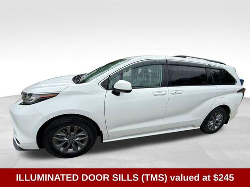 White 2022 Toyota Sienna LE