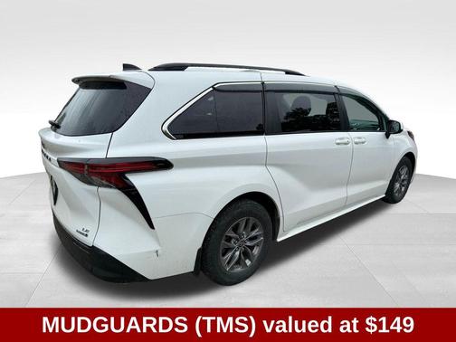 White 2022 Toyota Sienna LE