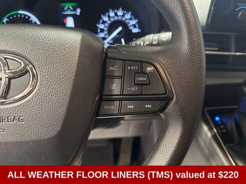 White 2022 Toyota Sienna LE