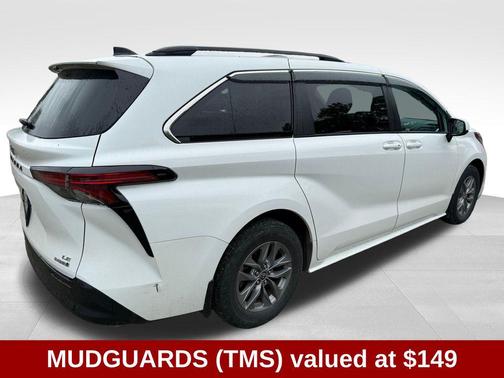 White 2022 Toyota Sienna LE