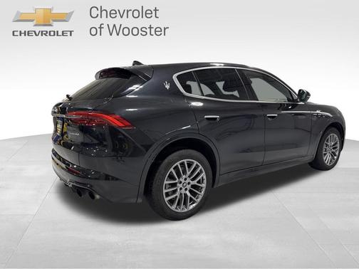 Nero Tempesta Metallic 2024 Maserati Grecale GT