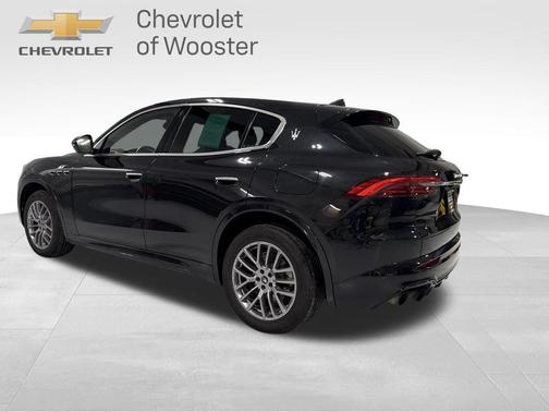 Nero Tempesta Metallic 2024 Maserati Grecale GT