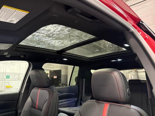 Radiant Red Tintcoat 2026 Chevrolet Traverse RS