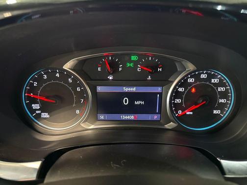 Mosaic Black Metallic 2022 Chevrolet Traverse LT Cloth