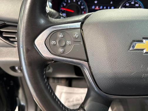 Mosaic Black Metallic 2022 Chevrolet Traverse LT Cloth