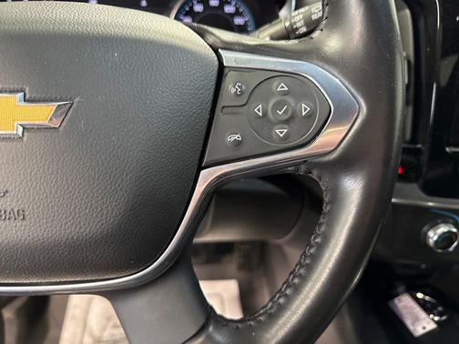 Mosaic Black Metallic 2022 Chevrolet Traverse LT Cloth