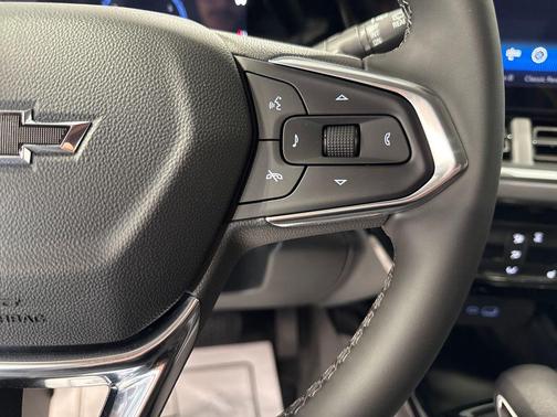 Mosaic Black Metallic 2026 Chevrolet Trax FWD ACTIV
