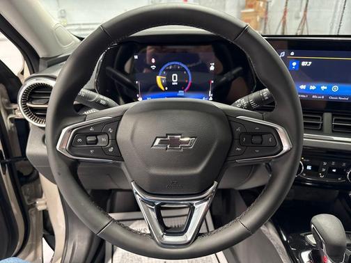 White Sands 2026 Chevrolet Trax FWD ACTIV