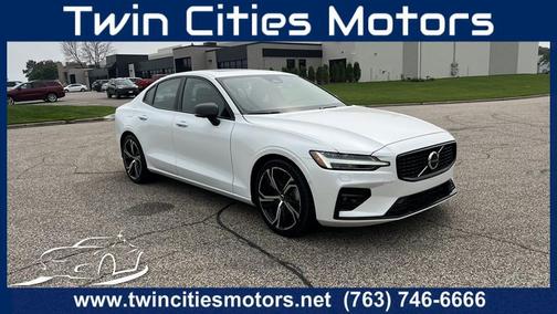 2023 Volvo S60 B5 Plus Dark Theme