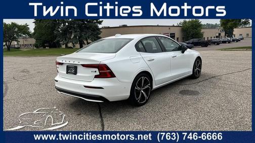 2023 Volvo S60 B5 Plus Dark Theme