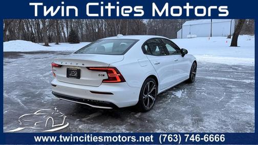 2023 Volvo S60 B5 Plus Dark Theme