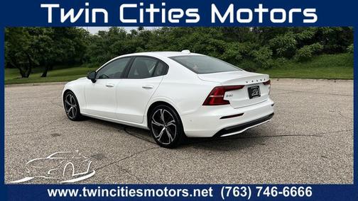 2023 Volvo S60 B5 Plus Dark Theme