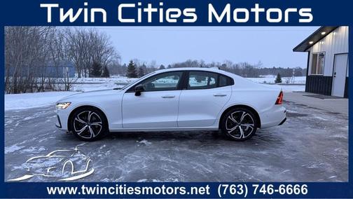 2023 Volvo S60 B5 Plus Dark Theme