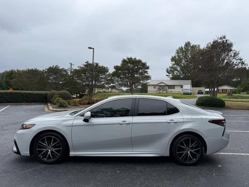 2022 Toyota Camry SE
