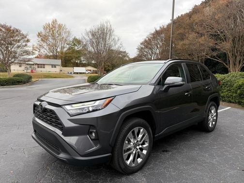 2023 Toyota RAV4 XLE Premium