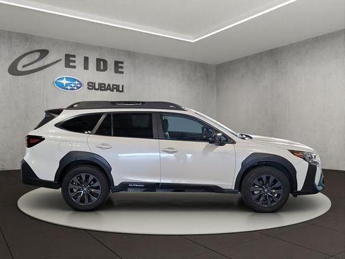 Crystal White Pearl 2025 Subaru Outback Onyx Edition