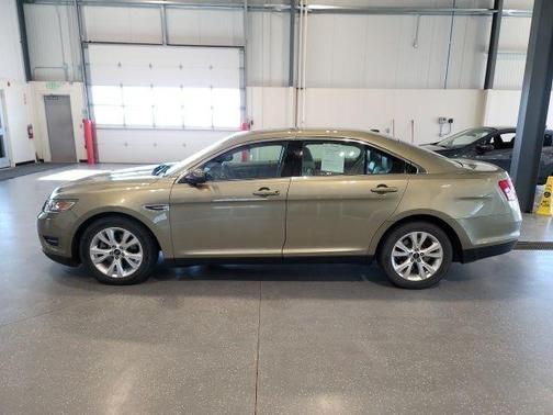 Green 2012 Ford Taurus SEL
