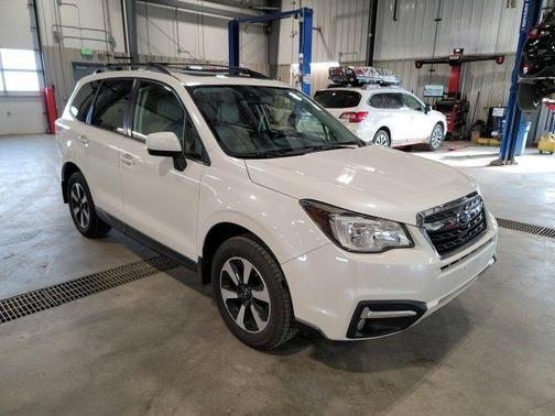 Crystal White Pearl 2017 Subaru Forester 2.5i Limited