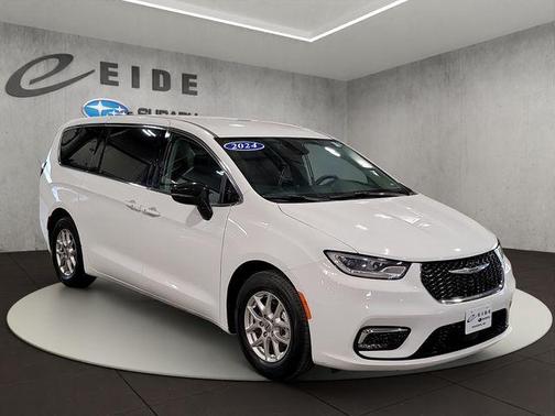 2024 Chrysler Pacifica Touring-L