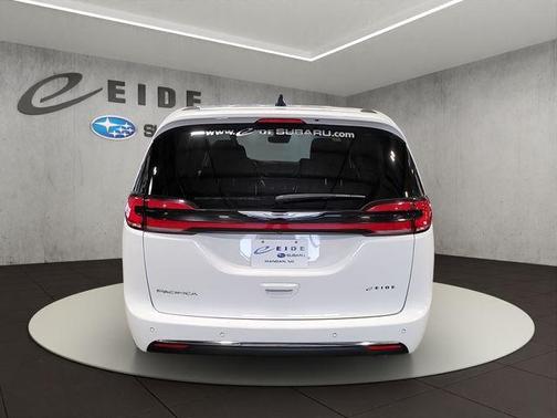 2024 Chrysler Pacifica Touring-L