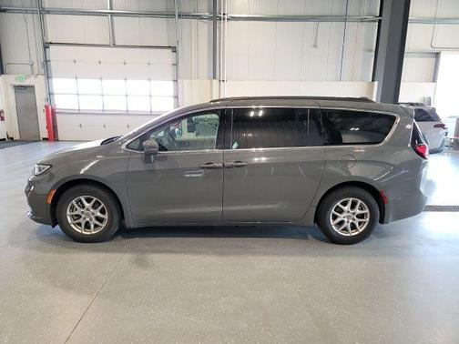 Ceramic Gray Clearcoat 2022 Chrysler Pacifica Touring-L