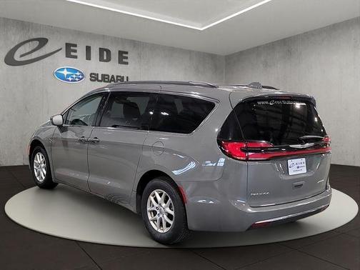 2022 Chrysler Pacifica Touring-L