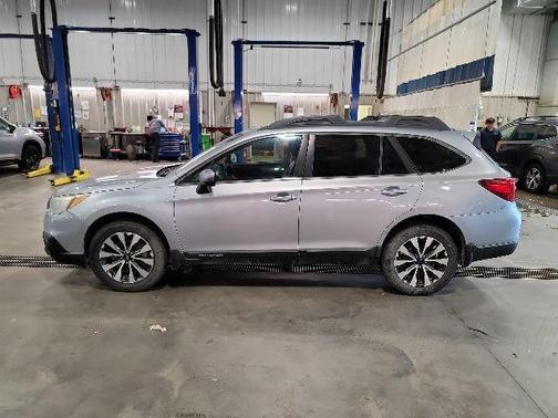 Ice Silver Metallic 2015 Subaru Outback 3.6R Limited