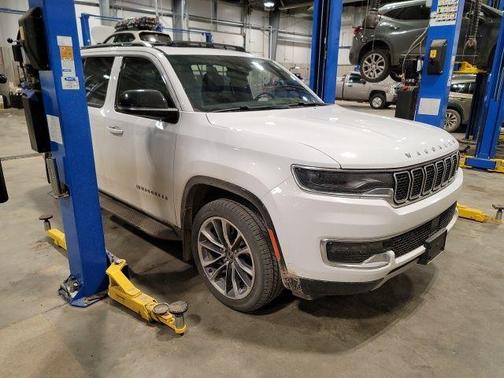 Bright White Clearcoat 2024 Jeep Wagoneer Series II