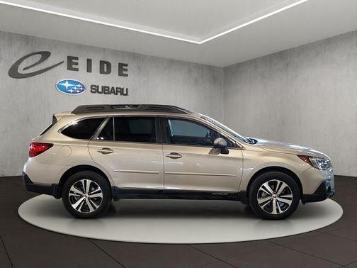 Tungsten Metallic 2018 Subaru Outback 3.6R Limited
