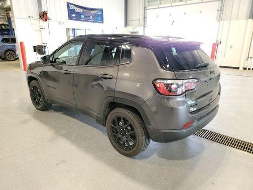 Granite Crystal Clearcoat Metallic 2022 Jeep Compass Latitude