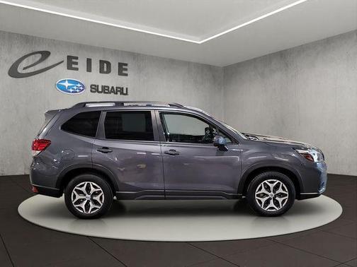 Magnetite Gray Metallic 2021 Subaru Forester Premium