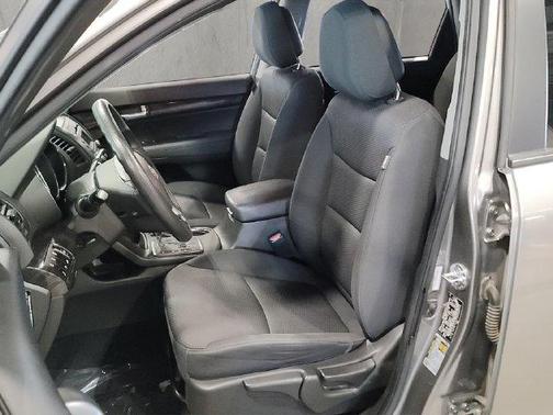 Titanium Silver 2011 Kia Sorento LX