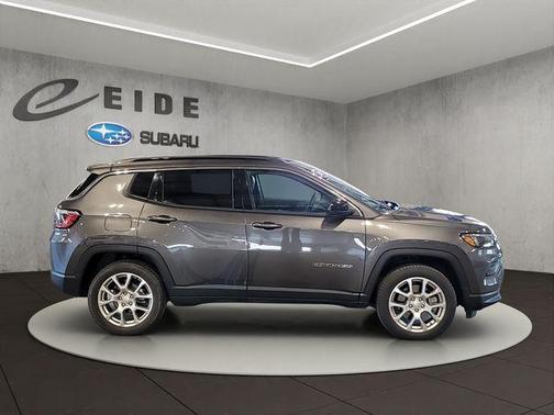 Granite Crystal Clearcoat Metallic 2023 Jeep Compass Latitude Lux