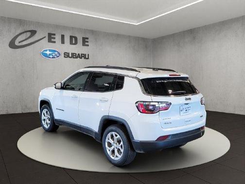 Bright White Clearcoat 2024 Jeep Compass Latitude
