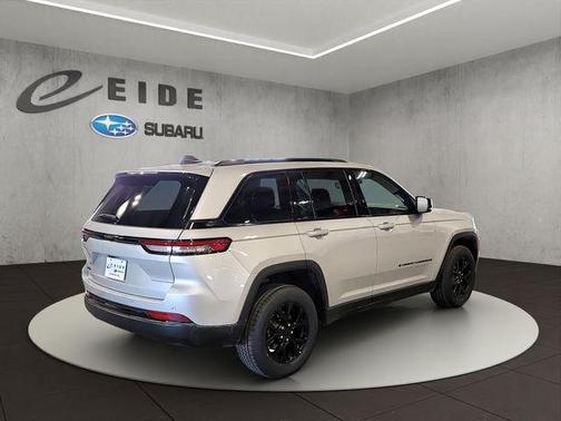 2024 Jeep Grand Cherokee Laredo