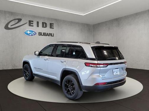 2024 Jeep Grand Cherokee Laredo