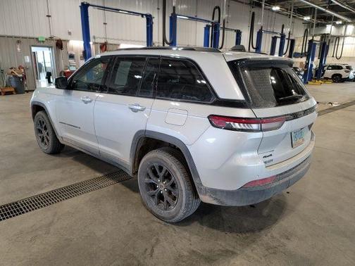 2024 Jeep Grand Cherokee Laredo