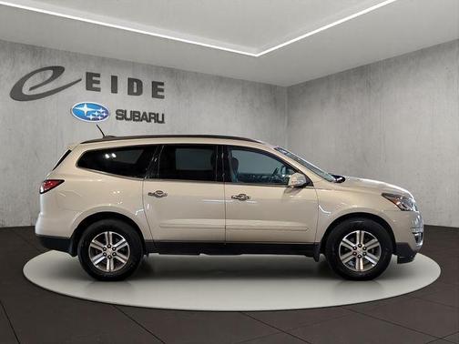 Champagne Silver 2017 Chevrolet Traverse 1LT