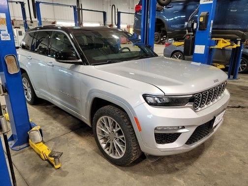 2022 Jeep Grand Cherokee Summit