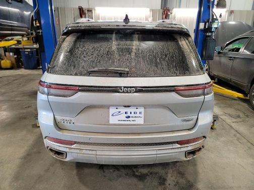 2022 Jeep Grand Cherokee Summit