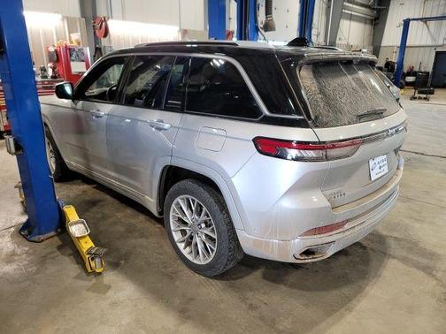2022 Jeep Grand Cherokee Summit